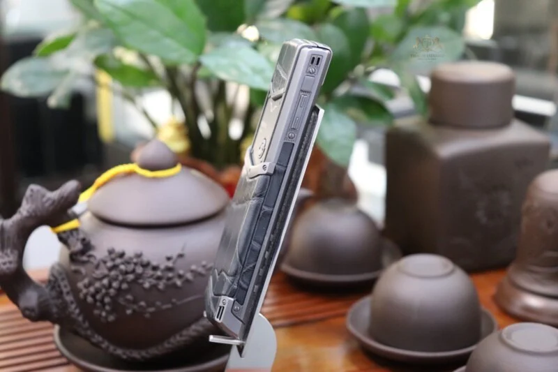 Vertu Signature S Zirconium Alligator Business Mobile Phone - Image 5